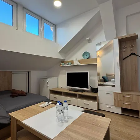 Daire Cozy High-street Loft In Sofia's Location